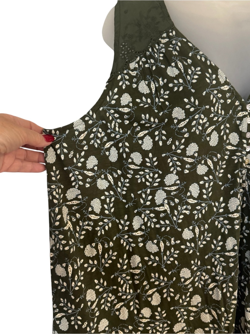 LUCKY BRAND Olive Floral V-Neck Sleeveless Top PLUS: 3X #Z - Picture 4 of 10